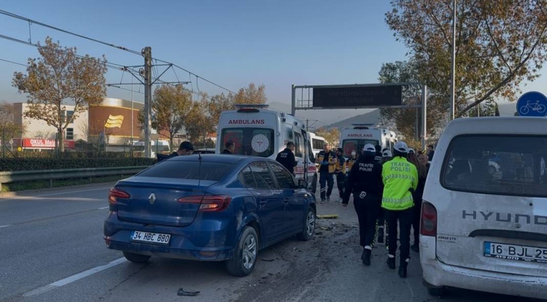 Bursa'da araba yarışı yapan iki maganda 13 kişiyi yaraladı 7